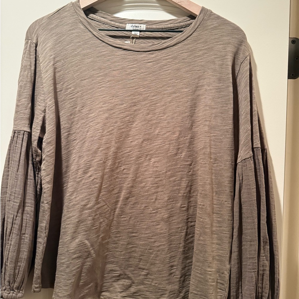Dylan size medium, cotton 3/4 puff sleeve jersey.